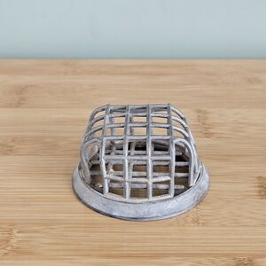 Vintage - Gray Metal Mesh Wire Flower Frog